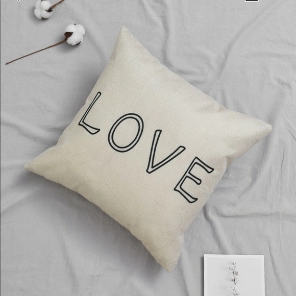 NWT Love throw pillow cover 18x18 - Picture 2 of 3